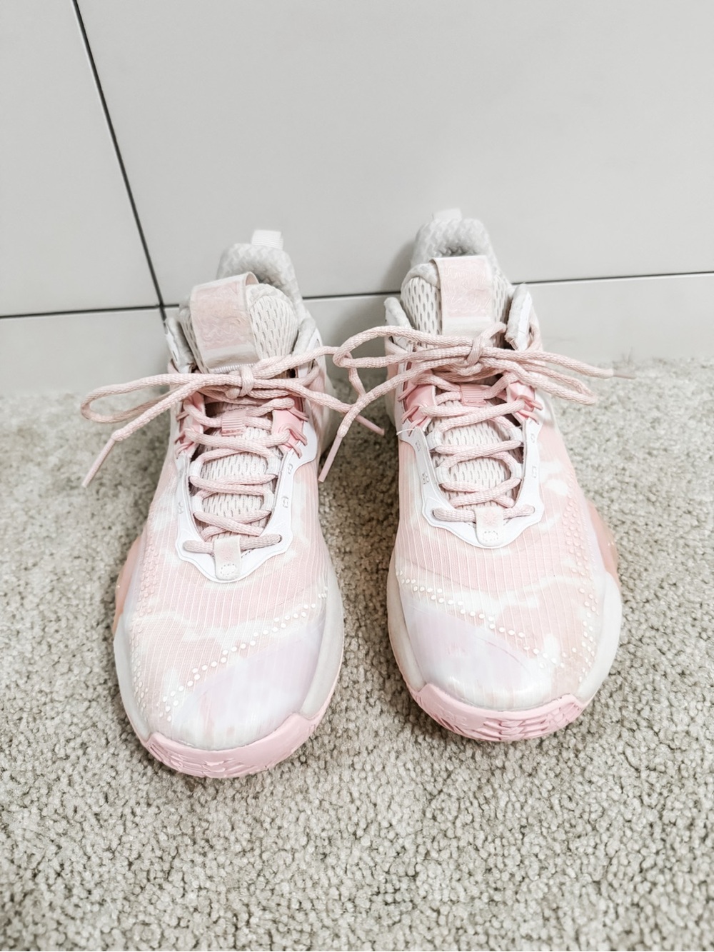 Women’s Anta bubble bomb basketball shoes - pink white